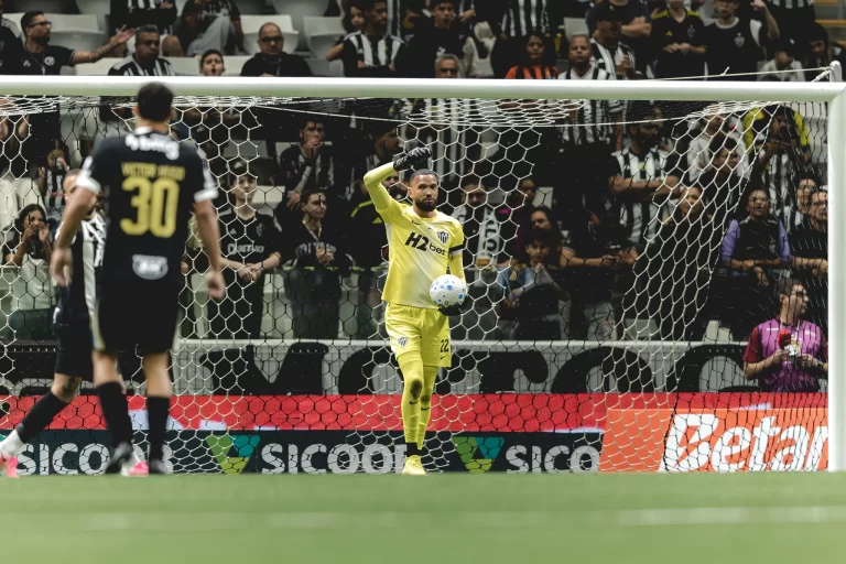 Tudo como antes, o Galo voltou e o Everson salvou