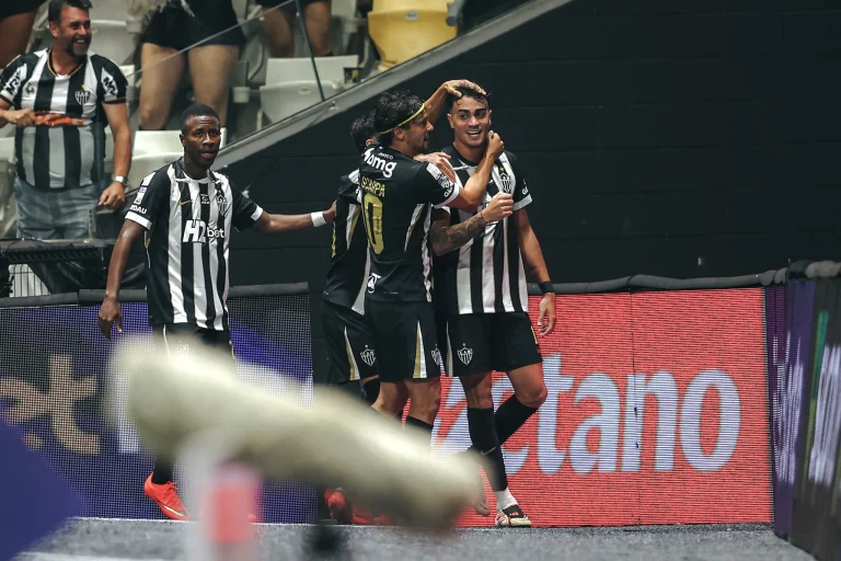 Com time alternativo, Atlético vence o Vitória e chega ao décimo triunfo no Brasileirão