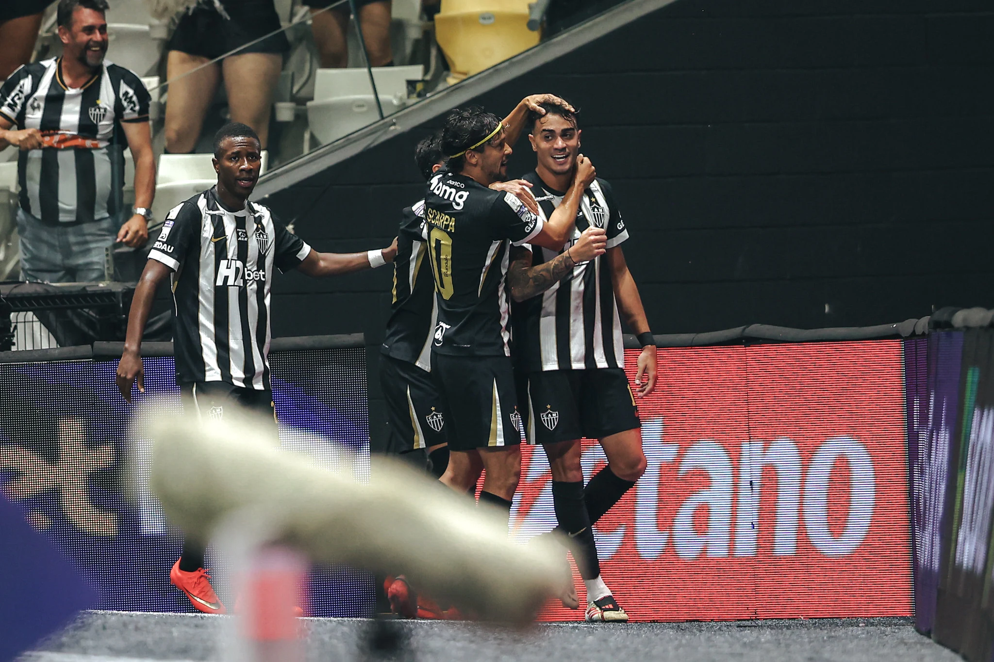 Com time alternativo, Atlético vence o Vitória e chega ao décimo triunfo no Brasileirão