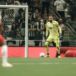 Everson brilha, Cuello decide e o Atlético carimba a vaga nas quartas de final da Sul-Americana