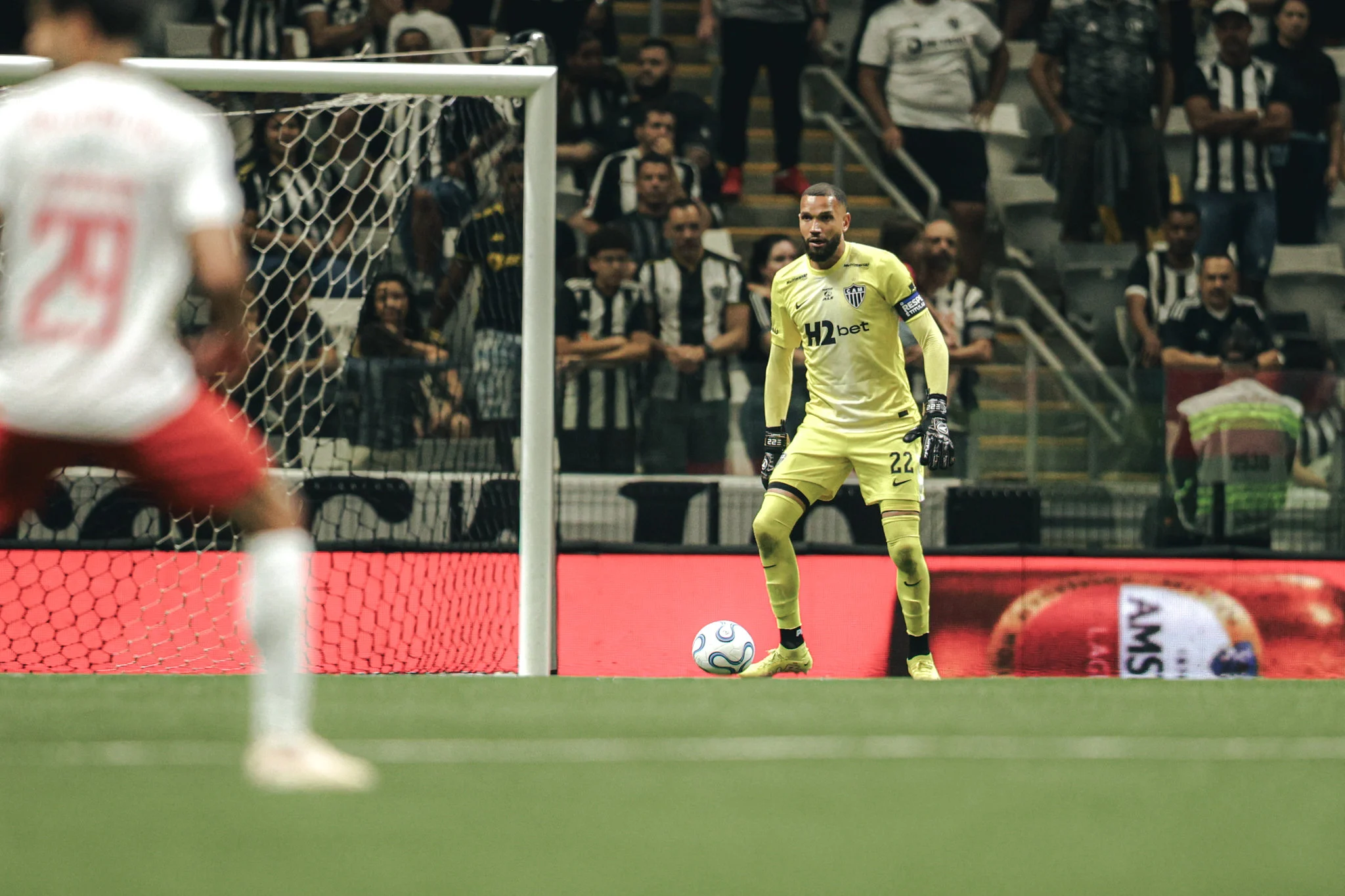 Everson brilha, Cuello decide e o Atlético carimba a vaga nas quartas de final da Sul-Americana
