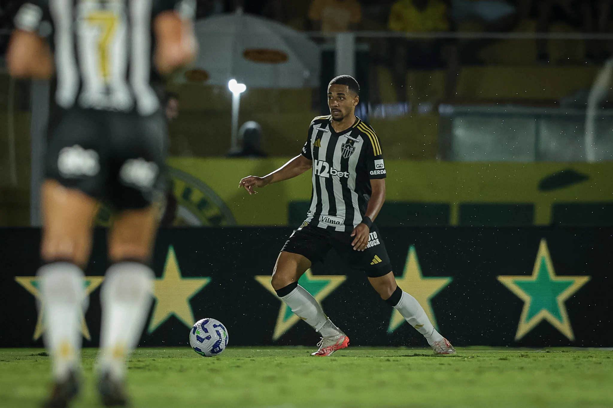 Sem espaço no Atlético, Rômulo será emprestado para clube da Série B do Campeonato Brasileiro; Confira