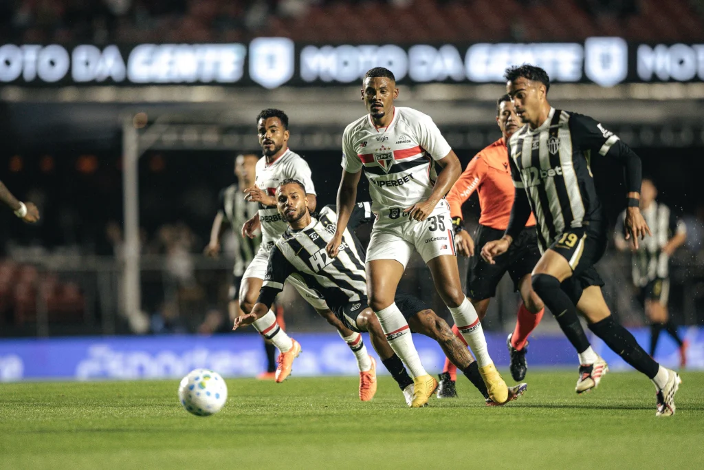 Sem inspiração, Atlético cai diante do São Paulo e perde sequência de 14 jogos sem derrota