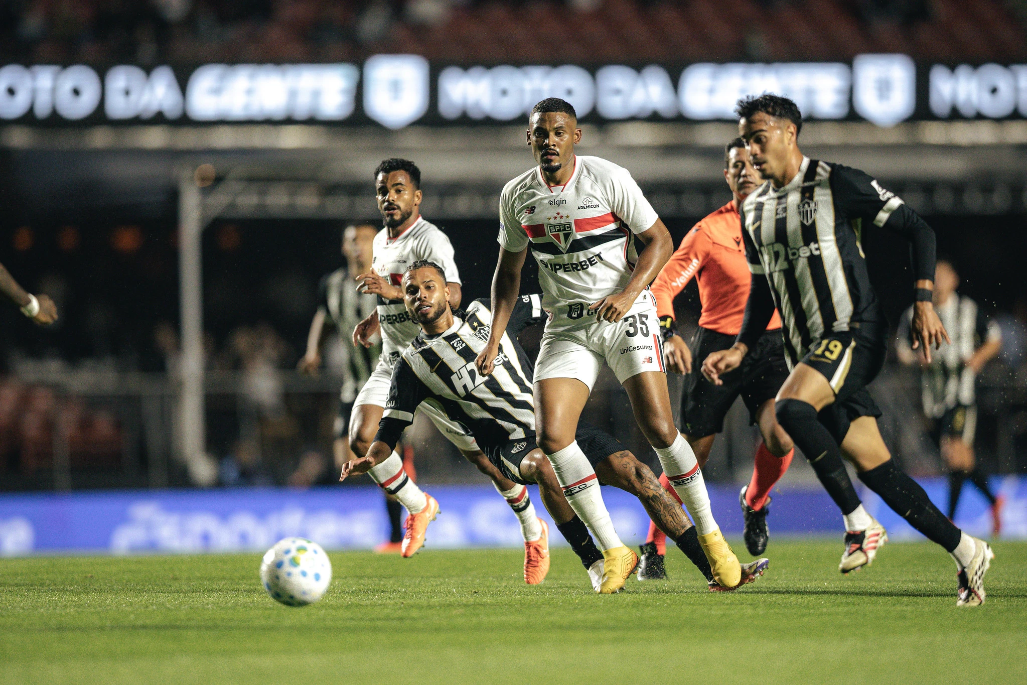 Sem inspiração, Atlético cai diante do São Paulo e perde sequência de 14 jogos sem derrota