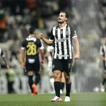 Atlético vence o Coritiba com gol de Igor Gomes e entra no G5 do Brasileirão