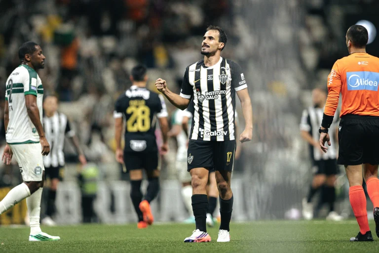 Atlético vence o Coritiba com gol de Igor Gomes e entra no G5 do Brasileirão