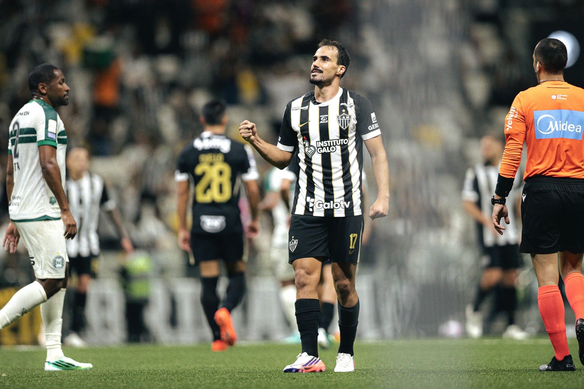 Atlético vence o Coritiba com gol de Igor Gomes e entra no G5 do Brasileirão