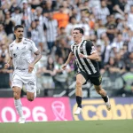 Com golaço de voleio, Atlético vence o Santos de virada na Arena MRV